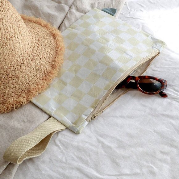 Good to Go Pouch made from Recycled Water Bottles - Picture 2 of 3